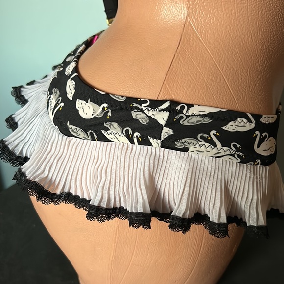 Betsey Johnson black white pink swan lake bikini swimsuit ruffle bow doll M - Picture 6 of 11